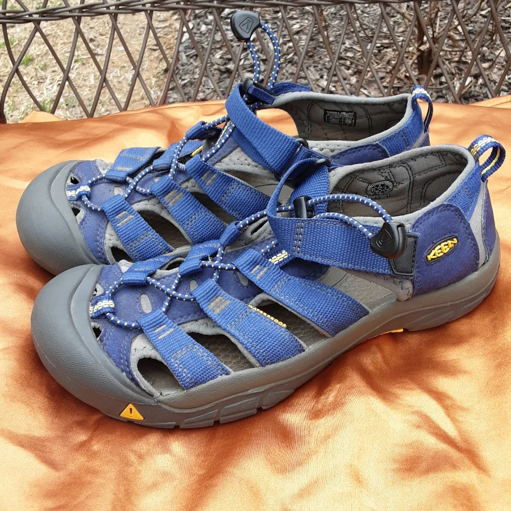 Keen Women's Outdoor Hiking Waterproof Footwear Size 6.